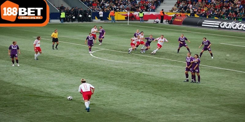 Đá phạt bóng đá là cú đá sử dụng trong tình huống mà cầu thủ vi phạm luật lệ